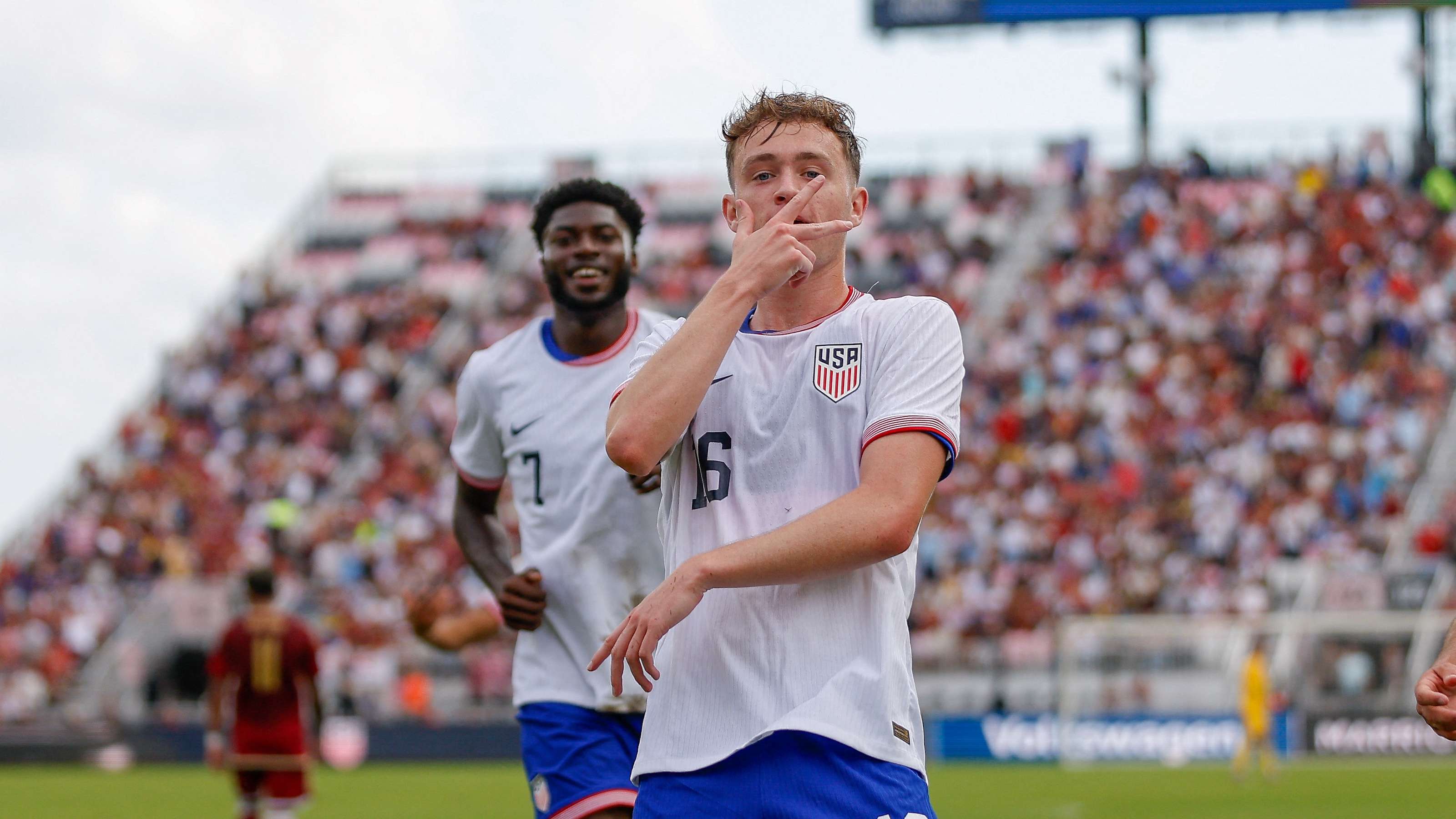 他们通过对 他们通过对