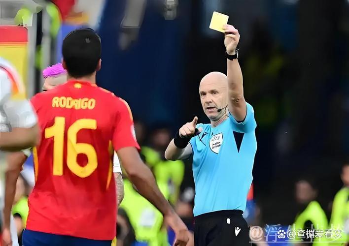 红牌+点球争议!巴黎愤怒 拜仁不服 名哨46岁执法引质疑 红牌+点球争议!巴黎愤怒 拜仁不服 名哨46岁执法引质疑