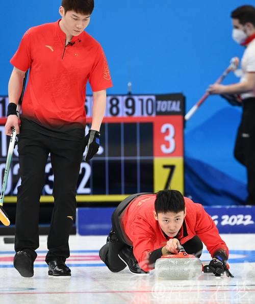 男子冰壶世锦赛循环赛:中国队迎战美国队 男子冰壶世锦赛循环赛:中国队迎战美国队